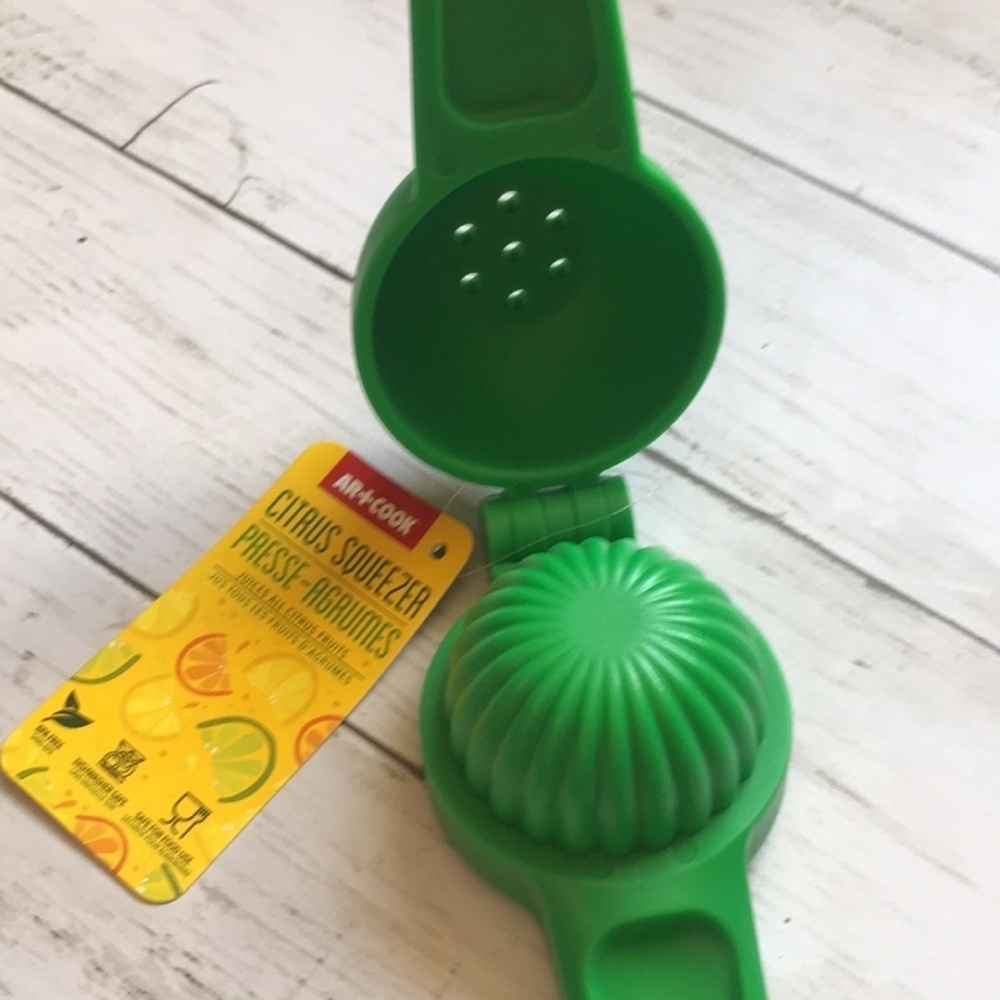 💕$8 Bundled Green Citrus Squeezer